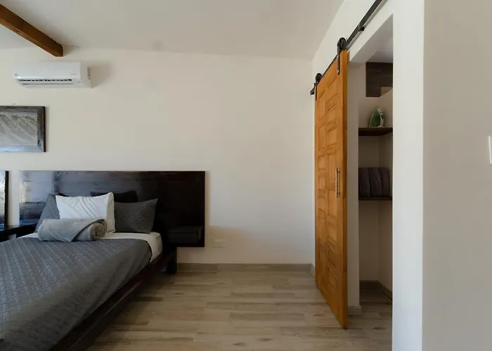 Collins Village Hotel Boutique